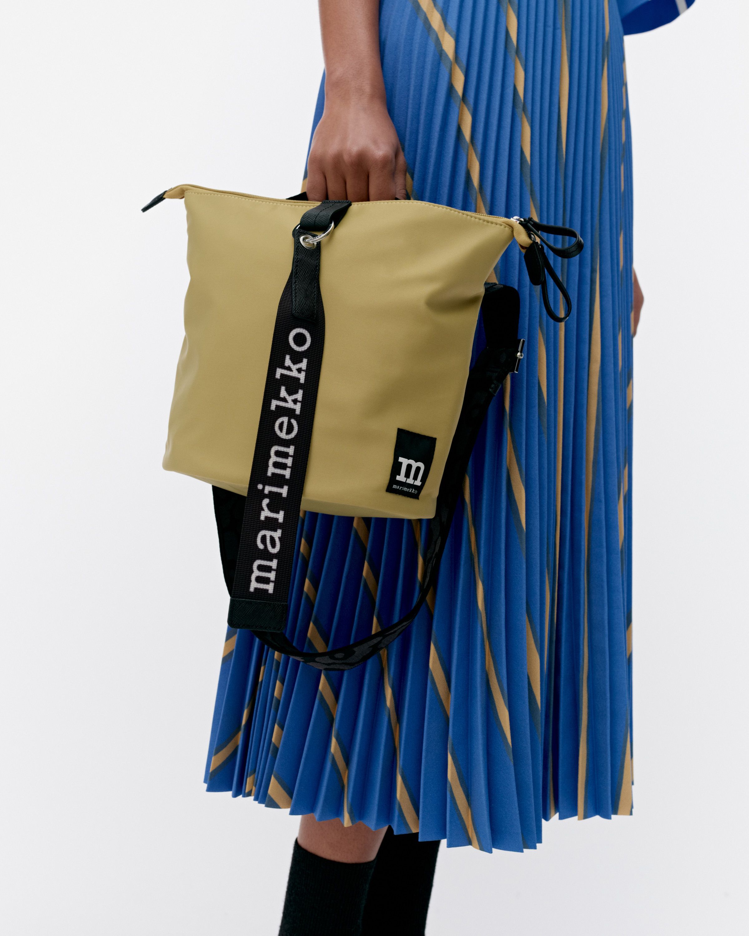 Carry All Solid Shoulder bag
