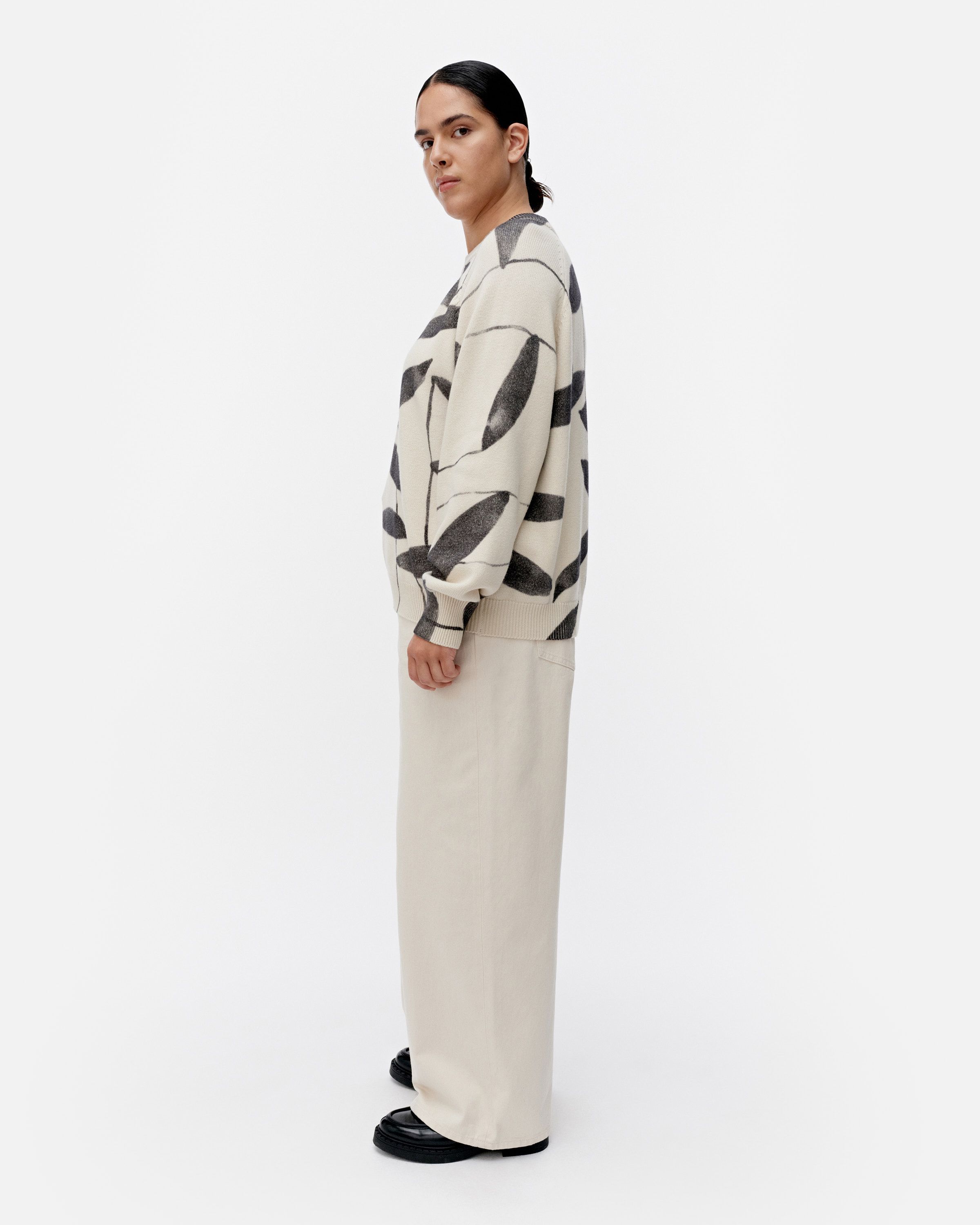 Viivoja Paju Knitted pullover
