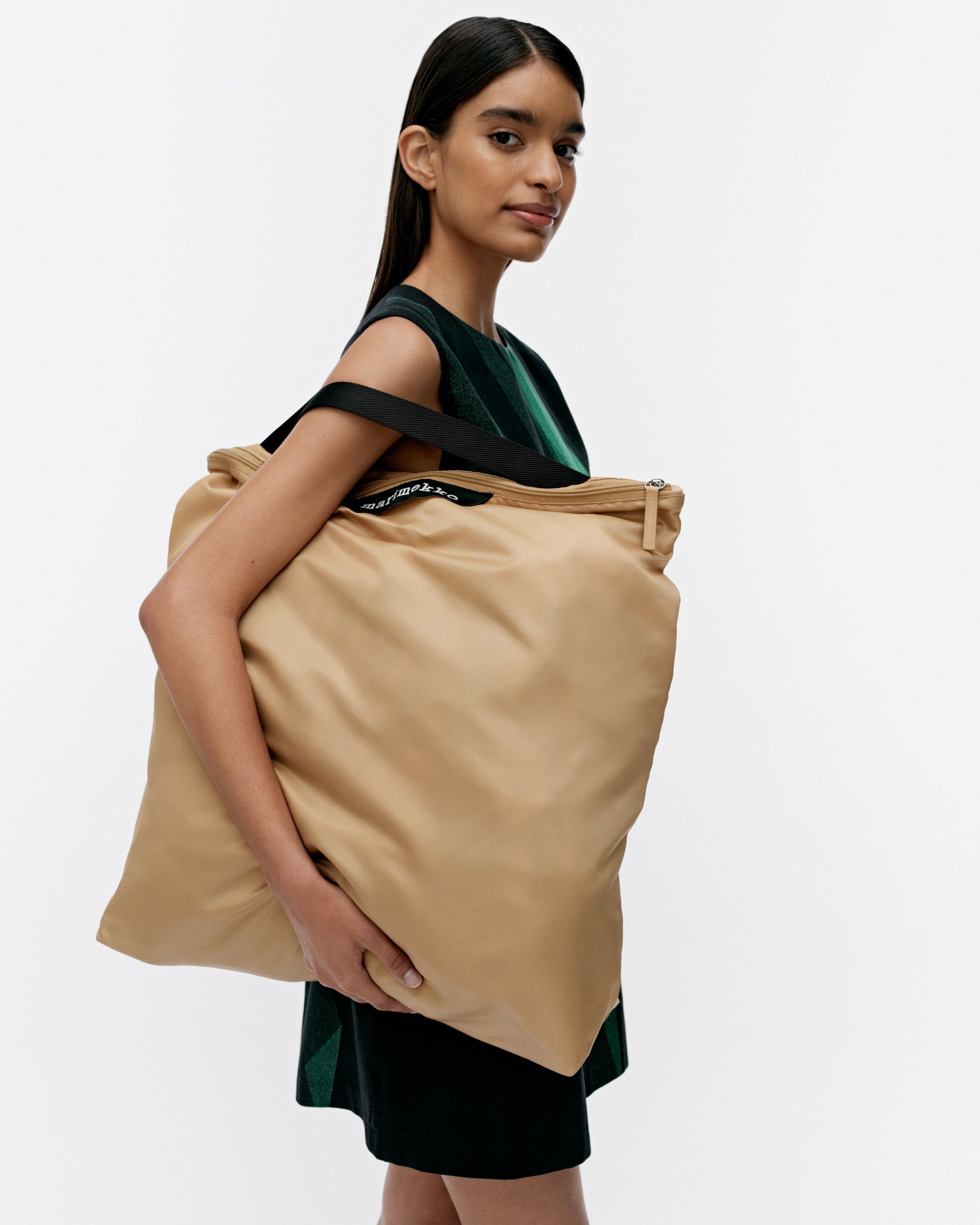 Neat Crossbody Solid L
